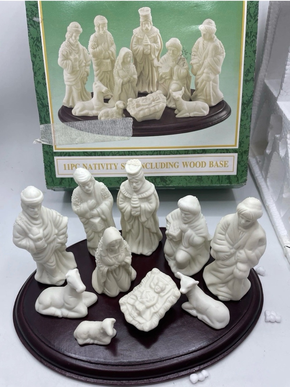 11-Piece Ivory Snow Nativity Set - like New! Christmas. Baby Jesus. Porcelain